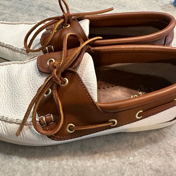 Brooks Brothers White and Brown Boat Shoes Classic Nautical Design - Picture 4 of 9